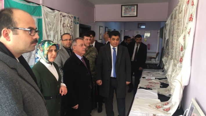BAŞKAN BOYRAZ HALK EĞİTİM MERKEZİ YILSONU SERGİSİNE KATILDI